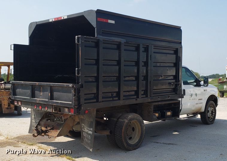image for item DH2792 2004 Ford F550 Super Duty chipper truck