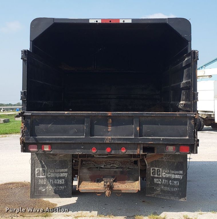 image for item DH2792 2004 Ford F550 Super Duty chipper truck