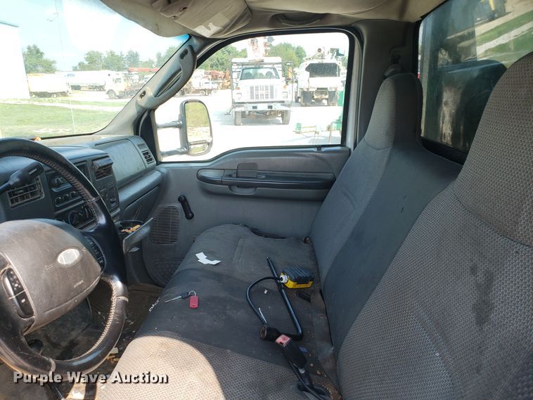 image for item DH2792 2004 Ford F550 Super Duty chipper truck