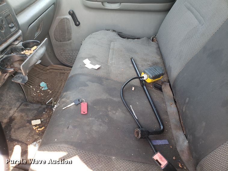 image for item DH2792 2004 Ford F550 Super Duty chipper truck