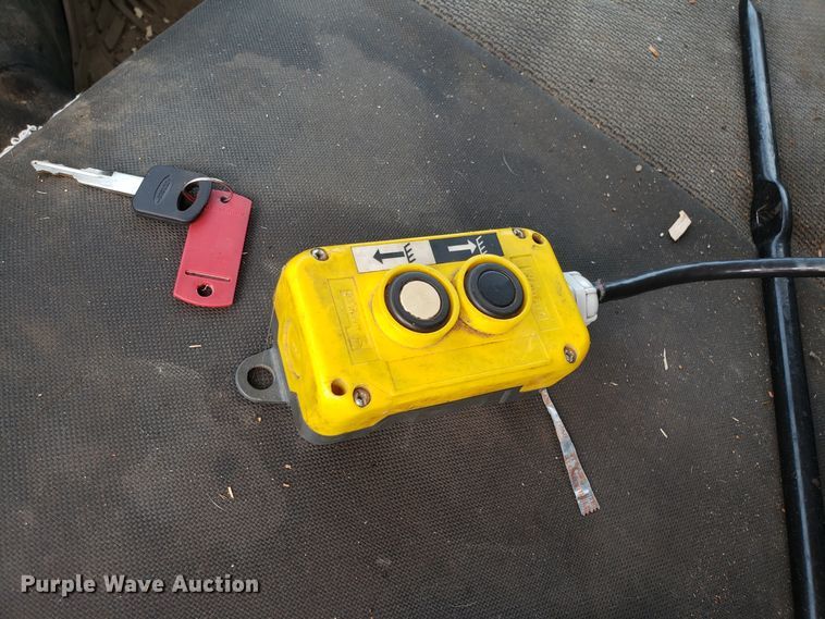 image for item DH2792 2004 Ford F550 Super Duty chipper truck