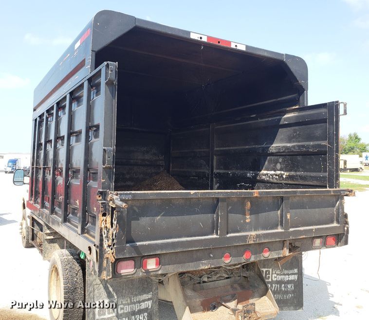image for item DH2792 2004 Ford F550 Super Duty chipper truck