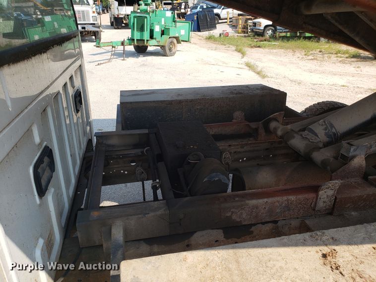 image for item DH2792 2004 Ford F550 Super Duty chipper truck