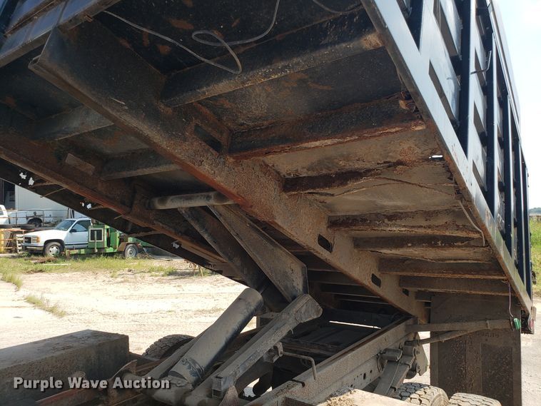 image for item DH2792 2004 Ford F550 Super Duty chipper truck