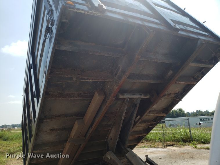 image for item DH2792 2004 Ford F550 Super Duty chipper truck