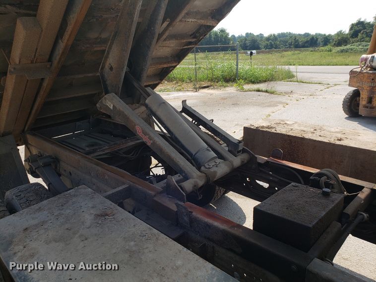 image for item DH2792 2004 Ford F550 Super Duty chipper truck