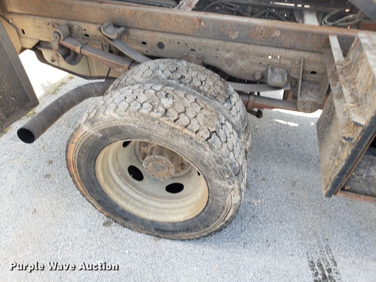 image for item DH2792 2004 Ford F550 Super Duty chipper truck