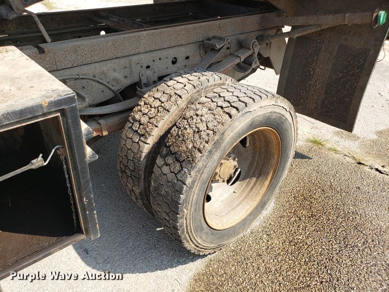 image for item DH2792 2004 Ford F550 Super Duty chipper truck