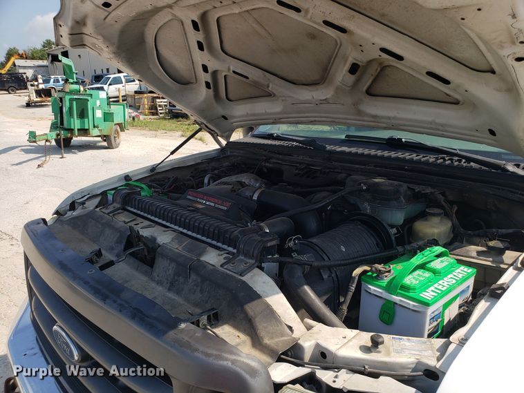 image for item DH2792 2004 Ford F550 Super Duty chipper truck