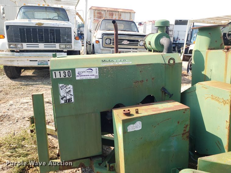 image for item DH2797 1990 Bandit 200T wood chipper