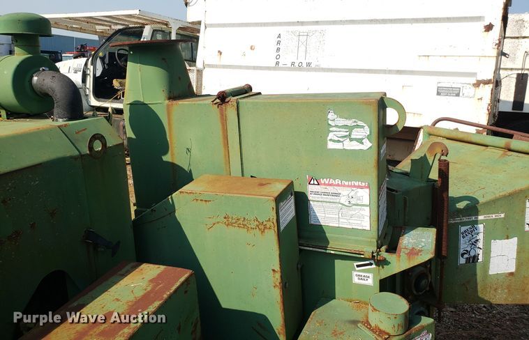 image for item DH2797 1990 Bandit 200T wood chipper