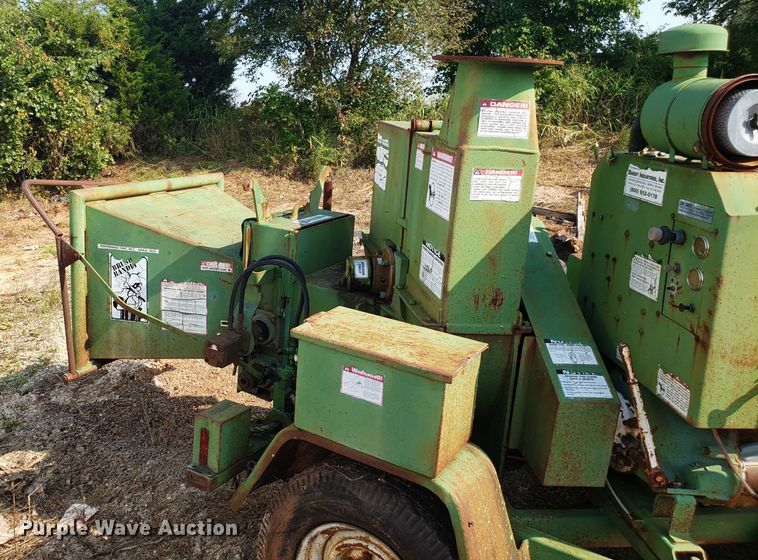 image for item DH2797 1990 Bandit 200T wood chipper