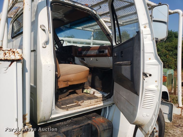 image for item DH2798 1990 Chevrolet Kodiak chipper truck