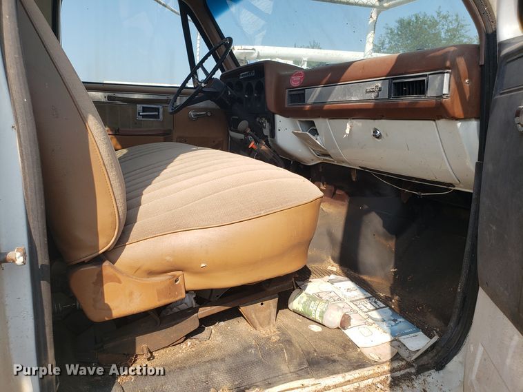 image for item DH2798 1990 Chevrolet Kodiak chipper truck