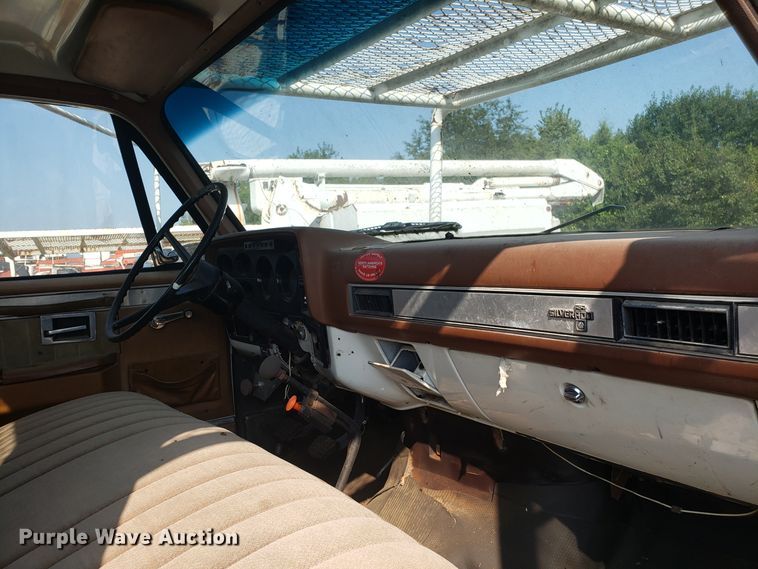 image for item DH2798 1990 Chevrolet Kodiak chipper truck