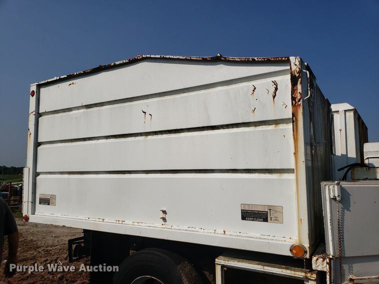 image for item DH2798 1990 Chevrolet Kodiak chipper truck