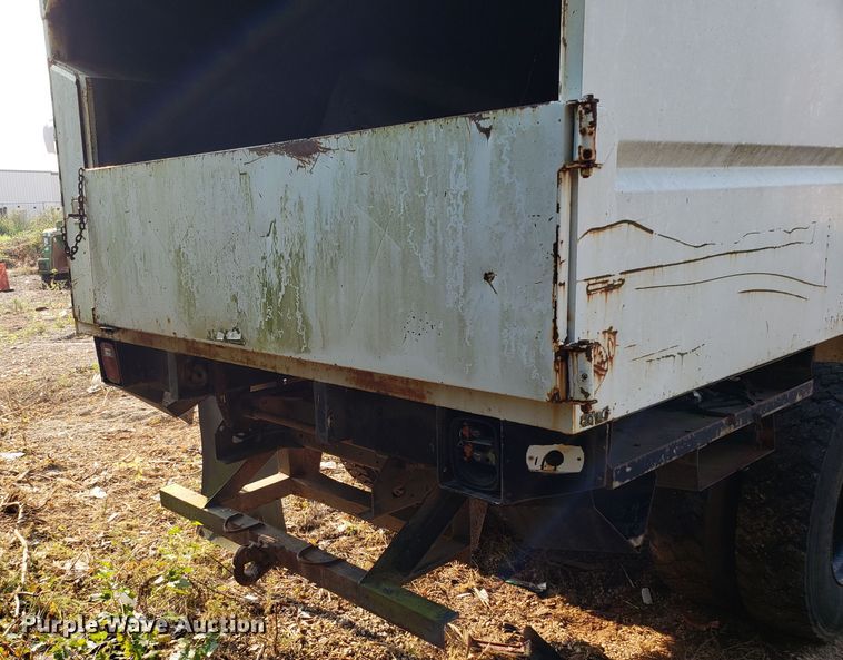 image for item DH2803 1992 GMC TopKick C6500 bucket truck