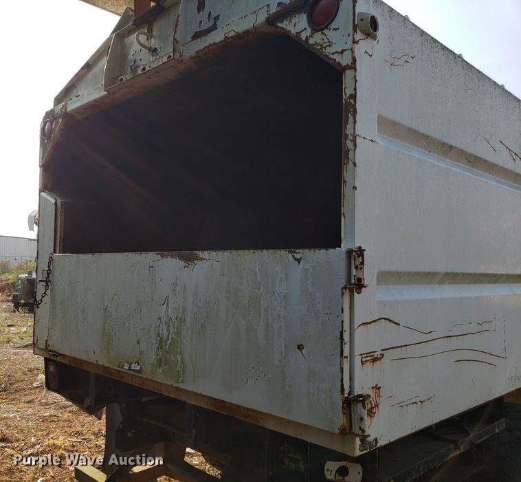 image for item DH2803 1992 GMC TopKick C6500 bucket truck