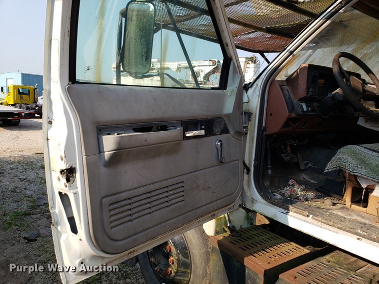 image for item DH2803 1992 GMC TopKick C6500 bucket truck