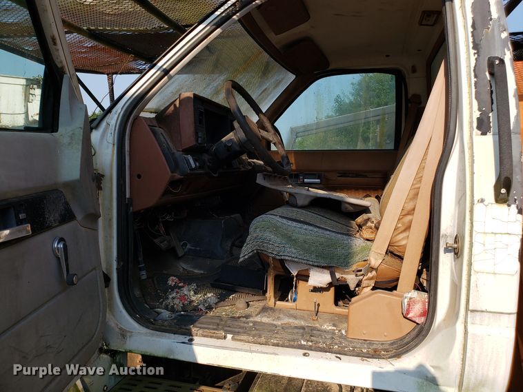 image for item DH2803 1992 GMC TopKick C6500 bucket truck