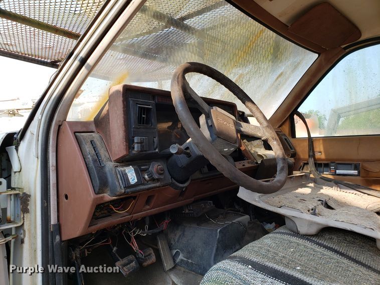 image for item DH2803 1992 GMC TopKick C6500 bucket truck