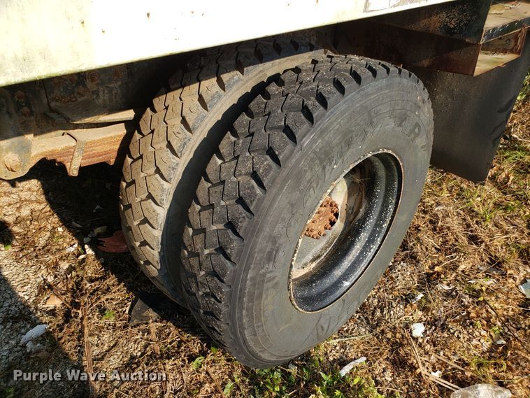 image for item DH2803 1992 GMC TopKick C6500 bucket truck