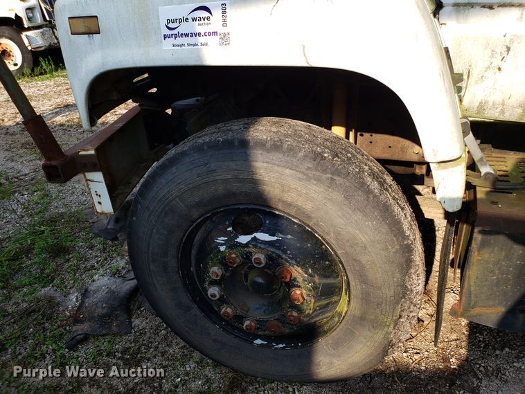 image for item DH2803 1992 GMC TopKick C6500 bucket truck