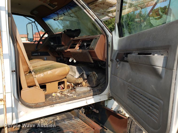 image for item DH2804 1993 Chevrolet Kodiak C6500 bucket truck