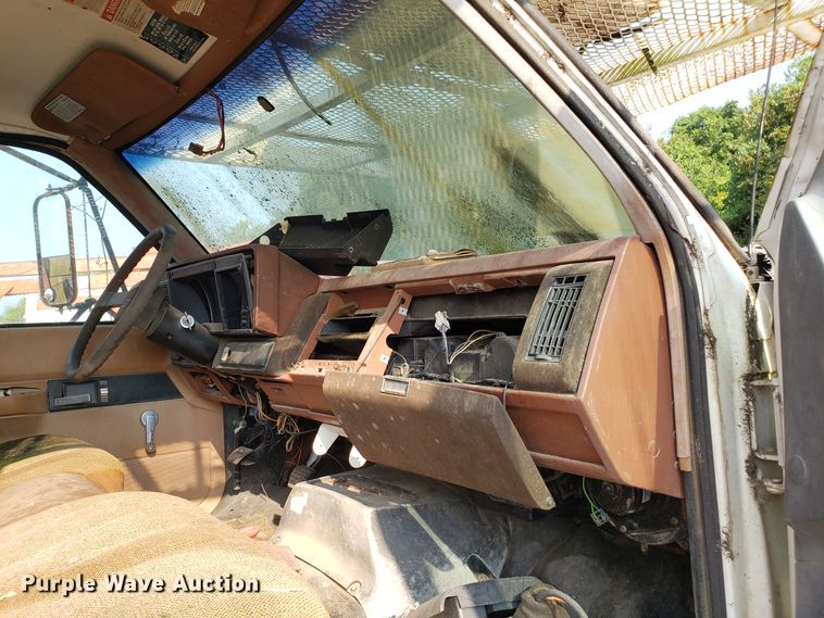 image for item DH2804 1993 Chevrolet Kodiak C6500 bucket truck