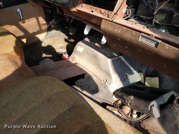 image for item DH2804 1993 Chevrolet Kodiak C6500 bucket truck