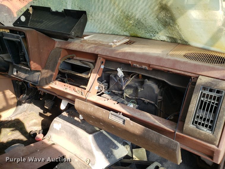 image for item DH2804 1993 Chevrolet Kodiak C6500 bucket truck