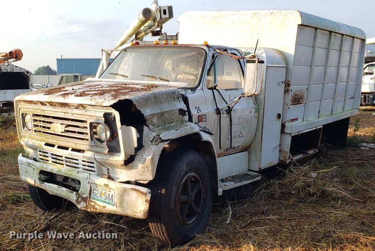 image for item DH2810 1990 Chevrolet C6000 chipper truck