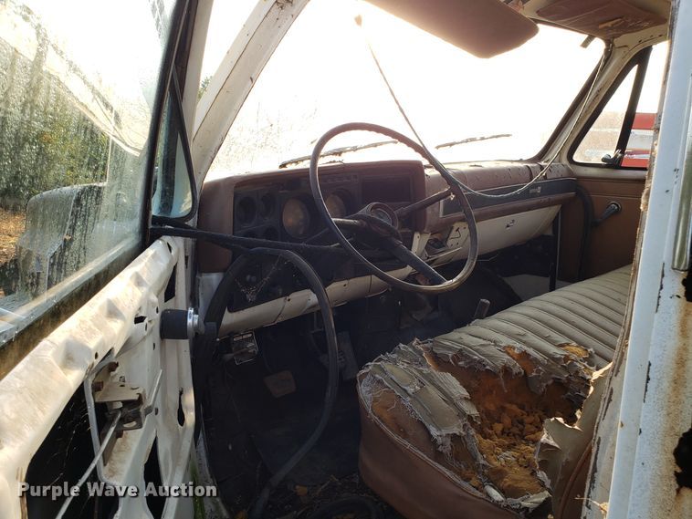 image for item DH2810 1990 Chevrolet C6000 chipper truck