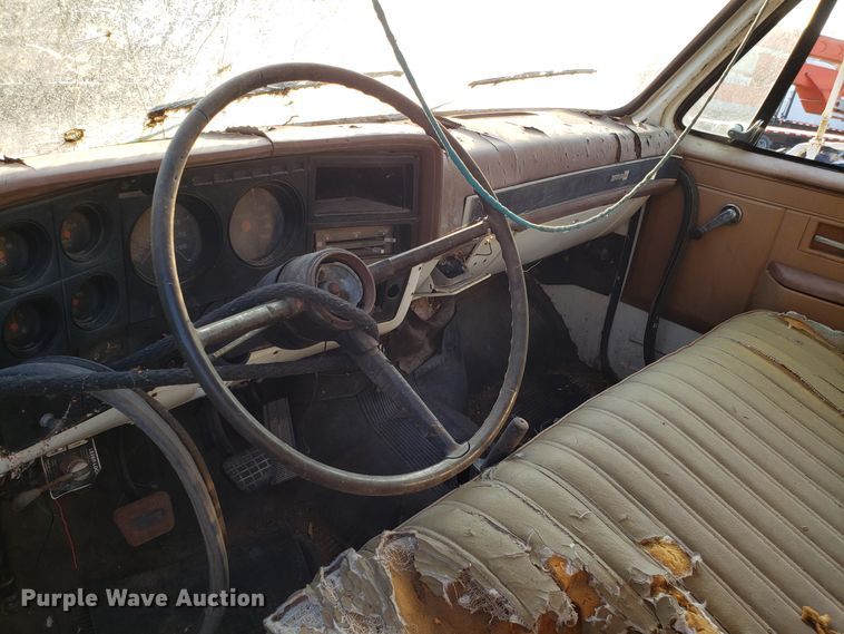 image for item DH2810 1990 Chevrolet C6000 chipper truck