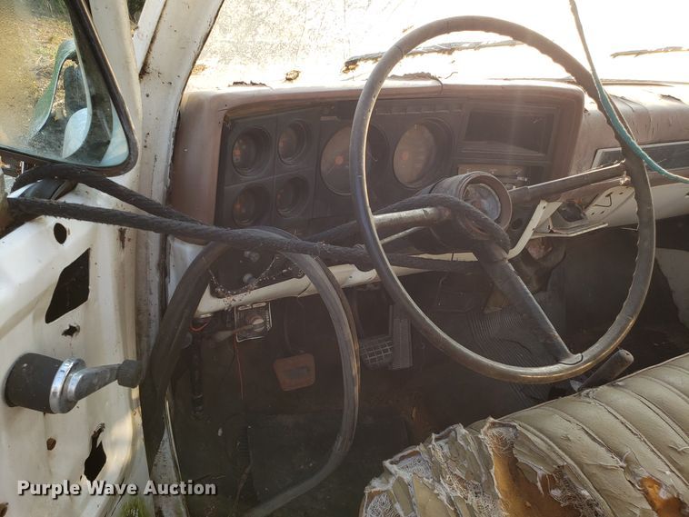 image for item DH2810 1990 Chevrolet C6000 chipper truck