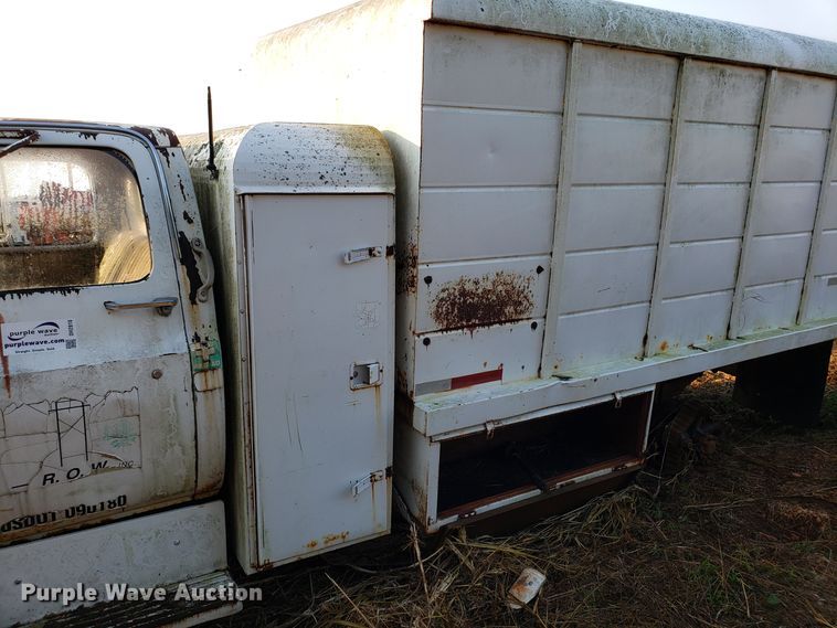 image for item DH2810 1990 Chevrolet C6000 chipper truck