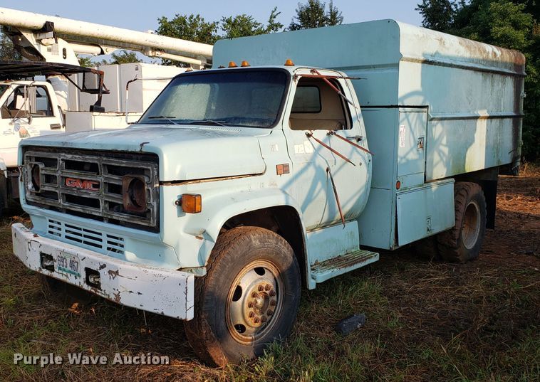 image for item DH2811 1985 GMC C6000 chipper truck