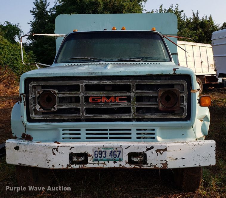 image for item DH2811 1985 GMC C6000 chipper truck