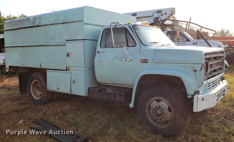 image for item DH2811 1985 GMC C6000 chipper truck
