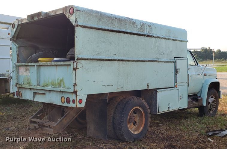 image for item DH2811 1985 GMC C6000 chipper truck