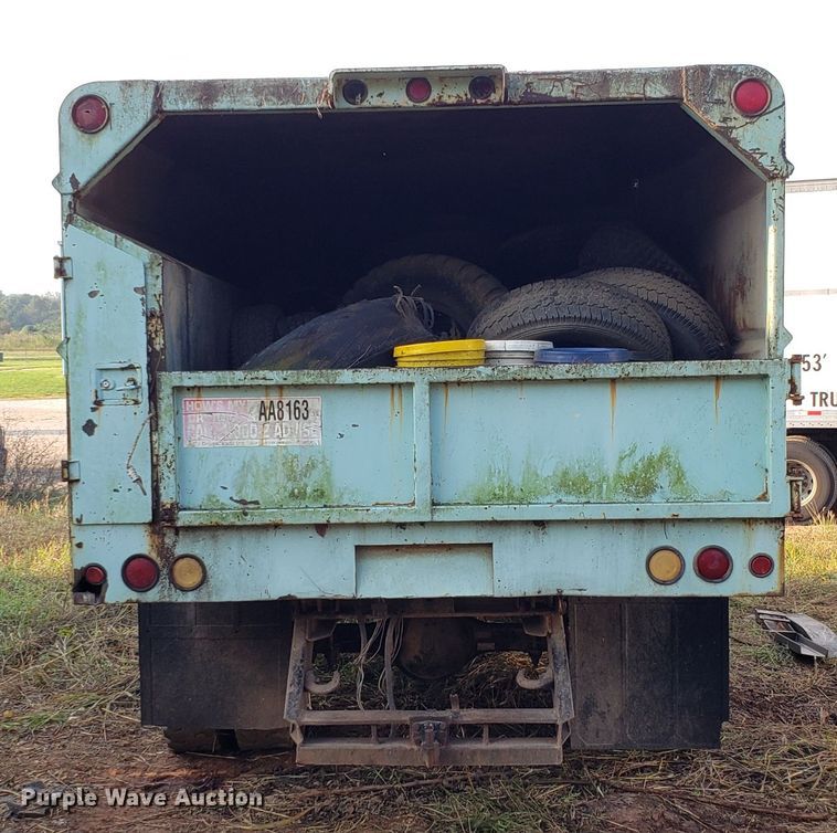 image for item DH2811 1985 GMC C6000 chipper truck