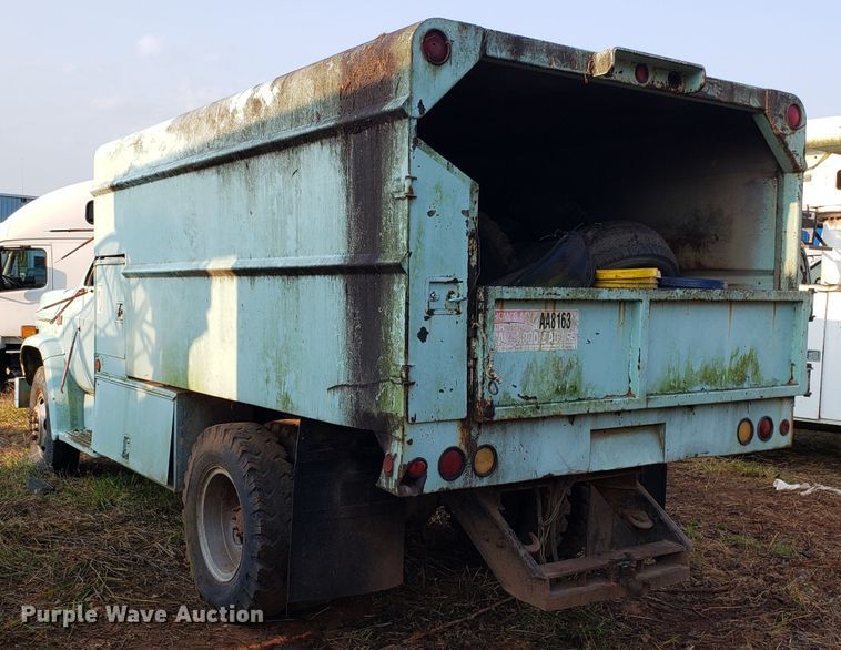 image for item DH2811 1985 GMC C6000 chipper truck