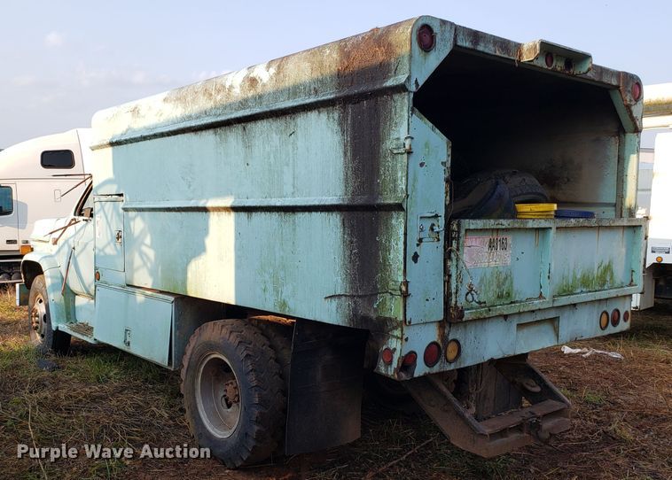 image for item DH2811 1985 GMC C6000 chipper truck