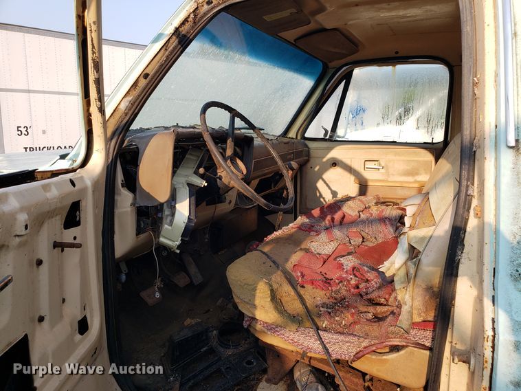 image for item DH2811 1985 GMC C6000 chipper truck