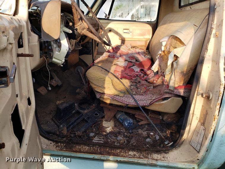 image for item DH2811 1985 GMC C6000 chipper truck