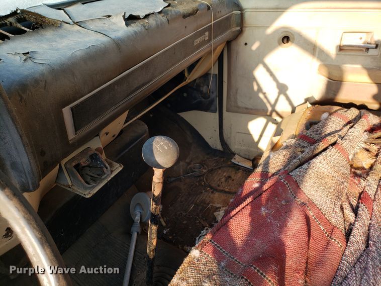 image for item DH2811 1985 GMC C6000 chipper truck