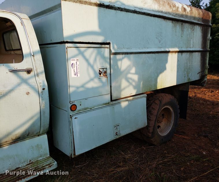 image for item DH2811 1985 GMC C6000 chipper truck