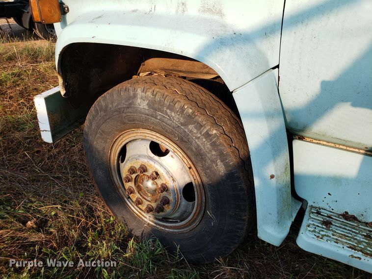 image for item DH2811 1985 GMC C6000 chipper truck