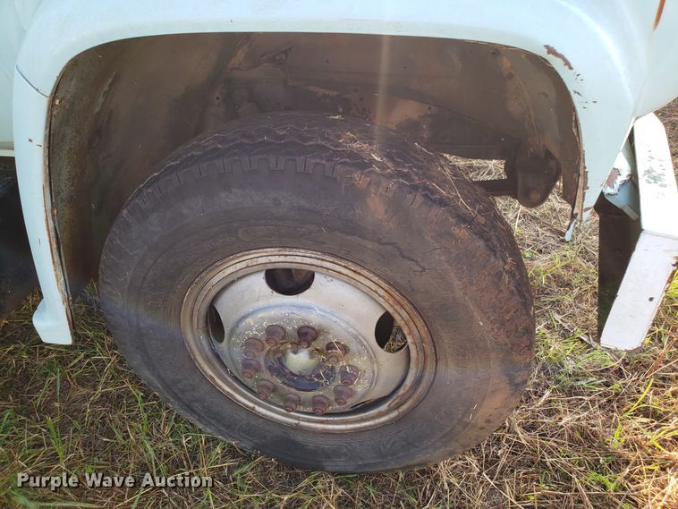 image for item DH2811 1985 GMC C6000 chipper truck