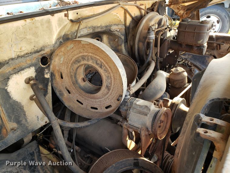 image for item DH2811 1985 GMC C6000 chipper truck